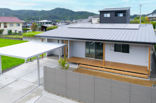 天然温泉と縁側を愉しめる日本の伝統美と現代の感性が融合する平屋 - カマダの家 - 外観