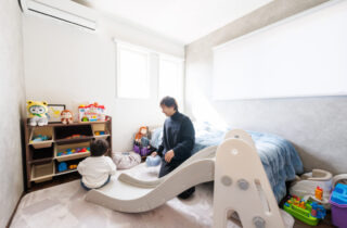 ほどよいラグジュアリー感のある開放的で落ち着く2階建て - 国分ハウジング - 子ども部屋