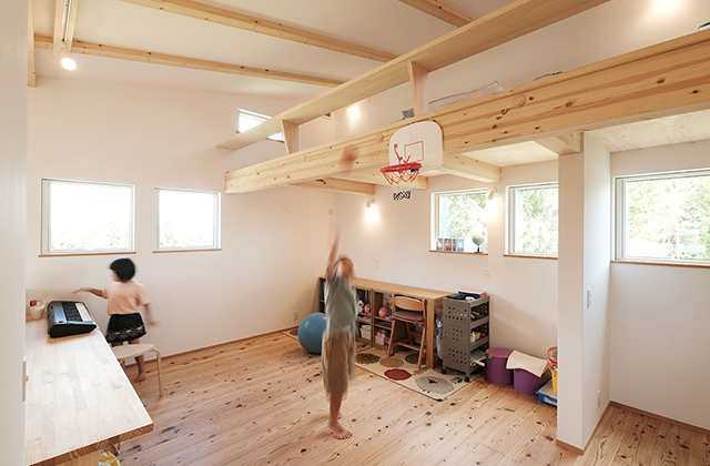 子供部屋 - 開放的なリビングのシンプルでコンパクトな2階建て LinkPlan