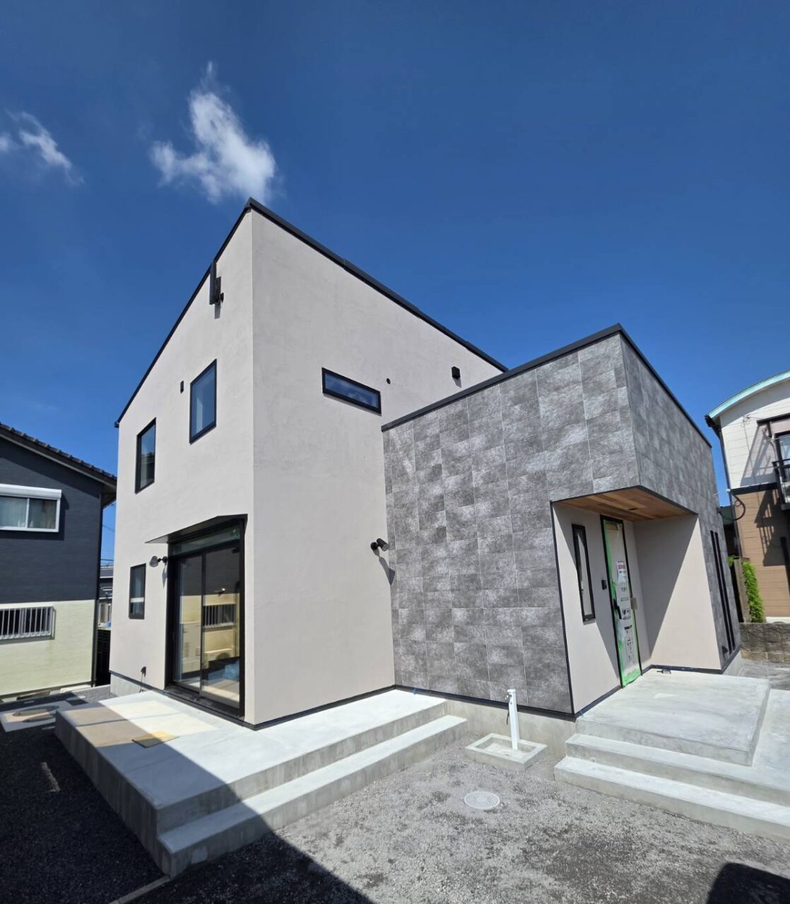 南さつま市加世田にて「開放感あふれる吹き抜けリビングのある2階建て」の完成見学会【10/11-13】