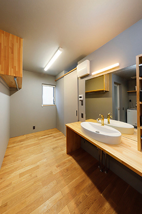 洗面所 - 憩いのダウンフロアが魅力的な2階建て marukawa