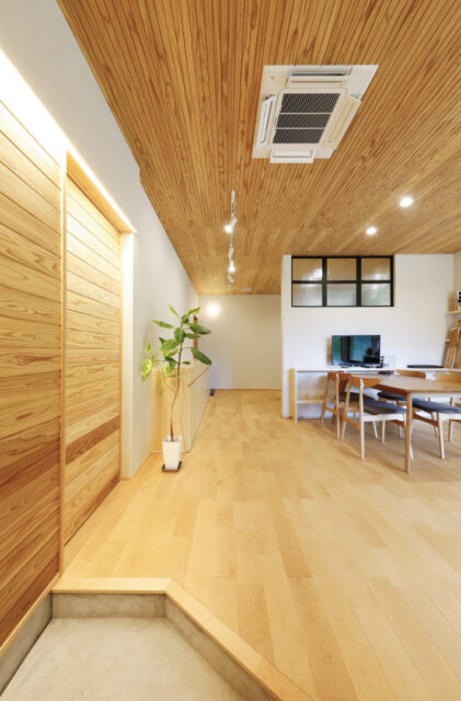 建築美と風景が共鳴する木の温もりと開放感に包まれる平屋 - marukawa - ダイニング