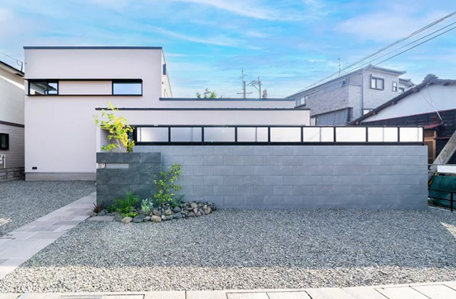 リビングから繋がる開放的なインナーテラスのある2階建て MBCハウス