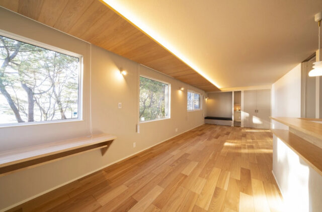 光が映える27帖大空間LDKに究極の家事ラク動線を備えた気品漂う2階建て - MBCハウス - リビング・ヌック