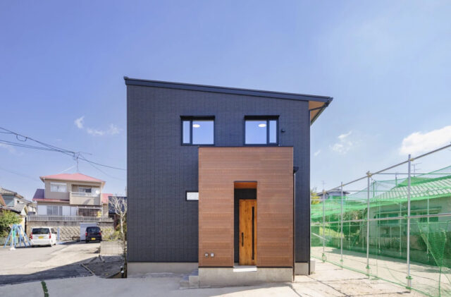 吹き抜けとヌックがある大空間と家事ラク動線を両立した趣味を愉しむ2階建て - MBCハウス - 外観正面