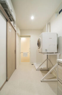 光あふれるLDKと回遊動線が心地よい家事ラクを叶える平屋 - MBCハウス - 脱衣・浴室