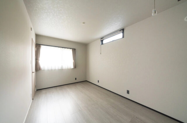 光あふれるLDKと回遊動線が心地よい家事ラクを叶える平屋 - MBCハウス - 洋室