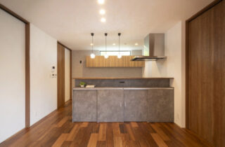 広さ・動線・収納力のすべてを兼ね備えた将来まで安心して暮らせるモダンな住まい - MBCハウス - キッチン