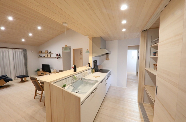 mominoki_回遊性と家事導線で心地よく暮らせる２階建のお家