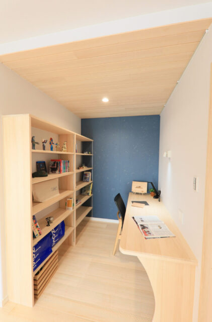 回遊動線と家事ラク設計で叶える6人家族の快適な木の平屋 - もみの木ハウス・かごしま - スタディスペース