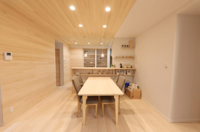 全建具もみの木仕様のコンパクトな家事動線で叶える共働き夫婦の平屋 - もみの木ハウス・かごしま - LDK