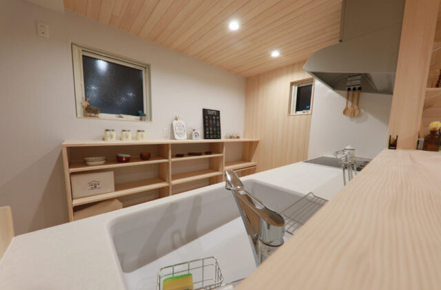 家事ラクを実現するどの世代も心地良いコンパクトな28坪2世帯住宅 - もみの木ハウス・かごしま - キッチン