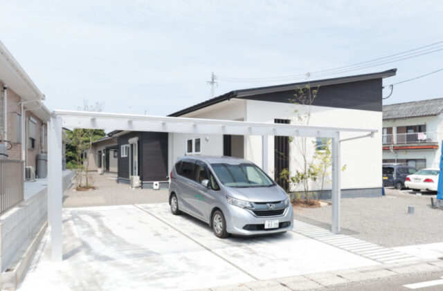 もみの木の柔らかな風合いと家事ラク動線が調和した平屋 - もみの木ハウス・かごしま - 外観