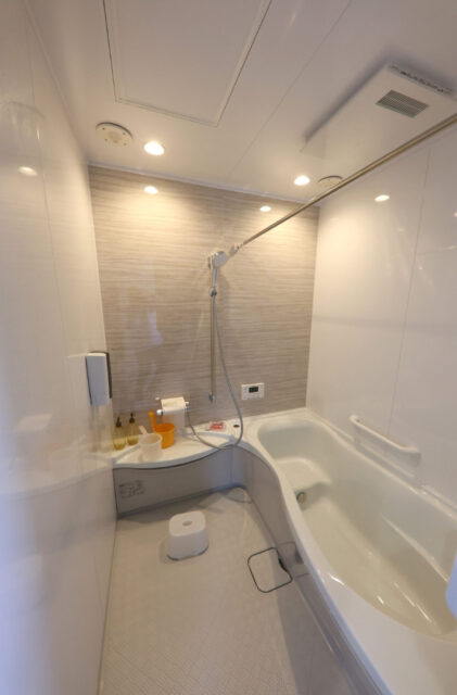 もみの木の柔らかな風合いと家事ラク動線が調和した平屋 - もみの木ハウス・かごしま - 浴室