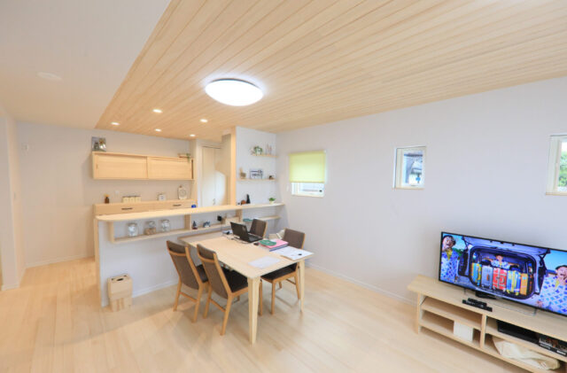 コンパクトなのに開放的で快適な20坪台木の平屋 - もみの木ハウス・かごしま - LDK