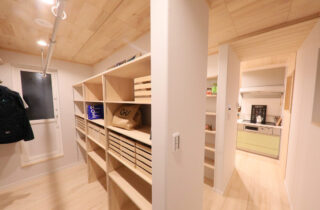 2階リビングが叶える光と開放感あふれる家事も趣味も充実する住まい - もみの木ハウス・かごしま - 収納