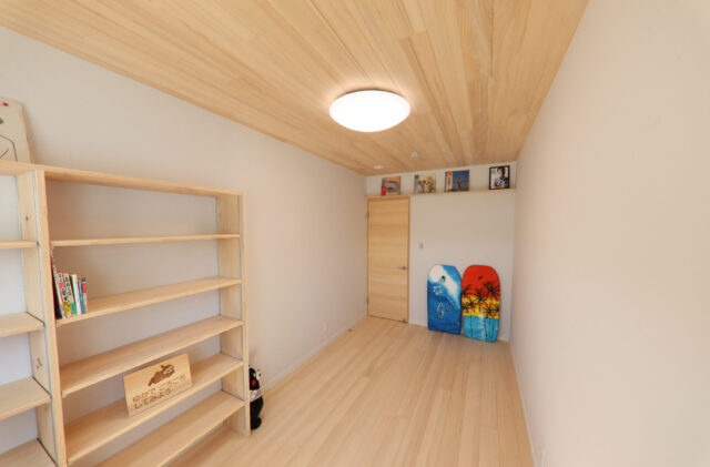 2階リビングが叶える光と開放感あふれる家事も趣味も充実する住まい - もみの木ハウス・かごしま - 子ども部屋