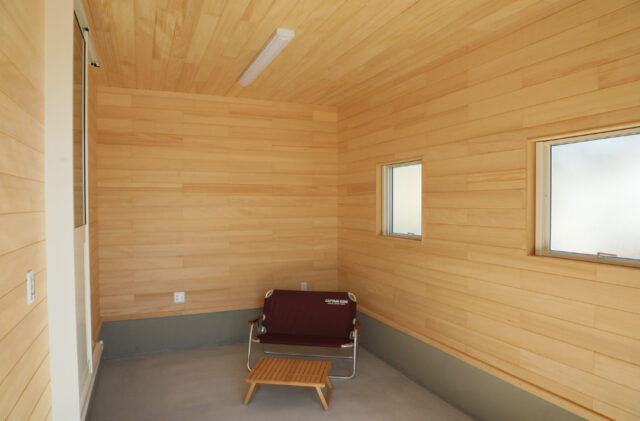 2階リビングが叶える光と開放感あふれる家事も趣味も充実する住まい - もみの木ハウス・かごしま - バイク小屋