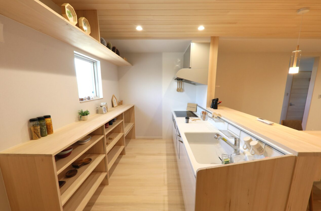 もみの木の香りと光が調和するライフステージに寄り添う2階建て - もみの木ハウス・かごしま - キッチン