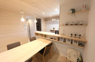 もみの木の香りと光が調和するライフステージに寄り添う2階建て - もみの木ハウス・かごしま - LDK