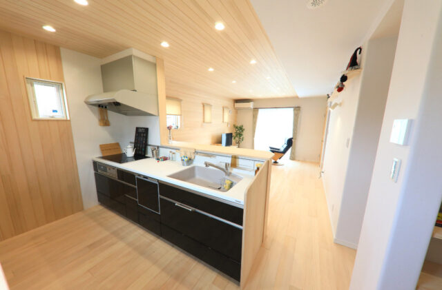 将来を見据えた小屋裏のある機能美を凝縮したコンパクトハウス - もみの木ハウス・かごしま - LDK