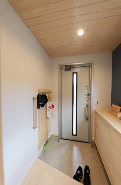 将来を見据えた小屋裏のある機能美を凝縮したコンパクトハウス - もみの木ハウス・かごしま - 玄関