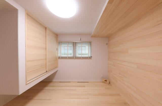 立体的な開放感と回遊動線が快適な暮らしを叶える平屋のような2階建て - もみの木ハウス・かごしま - 主寝室