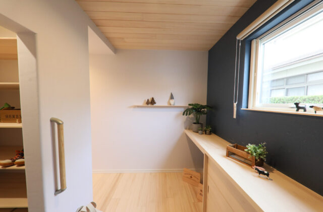 立体的な開放感と回遊動線が快適な暮らしを叶える平屋のような2階建て - もみの木ハウス・かごしま - 玄関