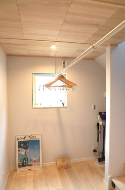 立体的な開放感と回遊動線が快適な暮らしを叶える平屋のような2階建て - もみの木ハウス・かごしま - 階段ホール