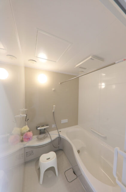 立体的な開放感と回遊動線が快適な暮らしを叶える平屋のような2階建て - もみの木ハウス・かごしま - 浴室