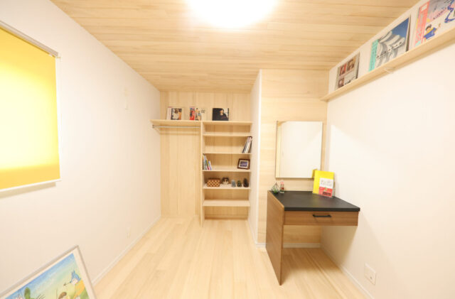 細長い敷地を逆手に取った独創的なプランと2トーンの外観が映える機能美の平屋 - もみの木ハウス・かごしま - 洋室