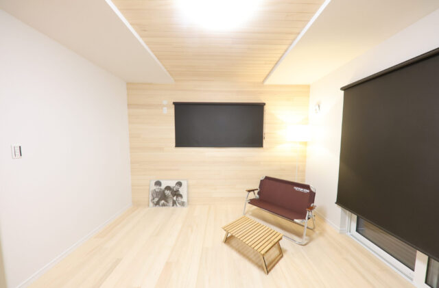 細長い敷地を逆手に取った独創的なプランと2トーンの外観が映える機能美の平屋 - もみの木ハウス・かごしま - 寝室