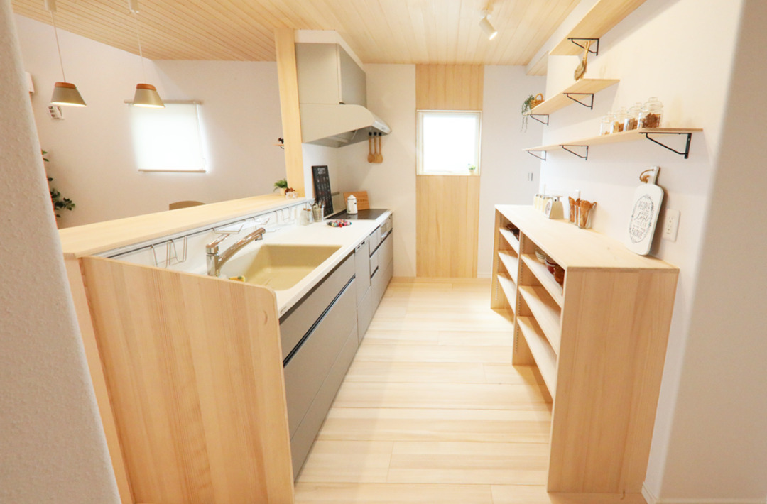 姶良 体験型モデルハウス「木の風合いに包まれる空気がきれいな2階建て」 (姶良市) - もみの木ハウス - キッチン