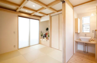 和室 - 自然とつながる開放的かつ快適な2階建ての家 - 建築実例 - MOOK HOUSE