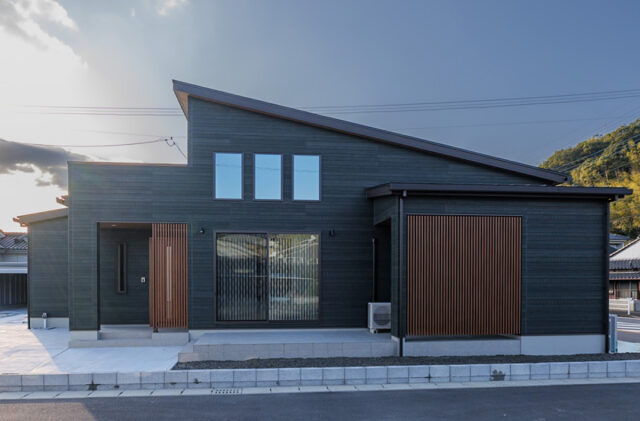 鍋倉モデルハウス「吹き抜けで開放的な自然素材にこだわった平屋」(姶良市) - なごみ工務店 - 外観
