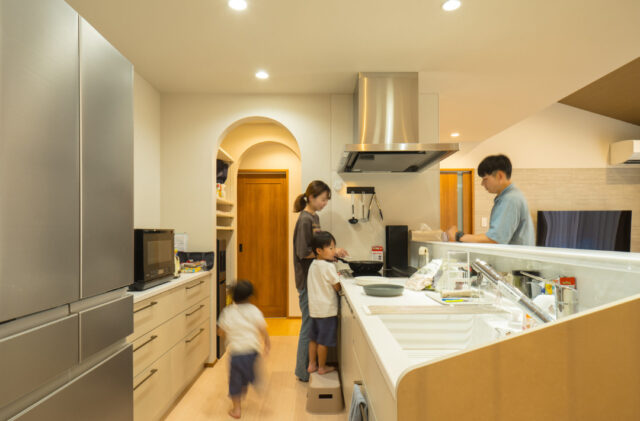 無垢のぬくもりに包まれる快適性抜群のお家 - なごみ工務店 - キッチン