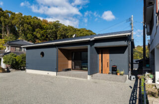 勾配天井で開放感溢れるワークライフバランスが整う平屋 - なごみ工務店 - 外観