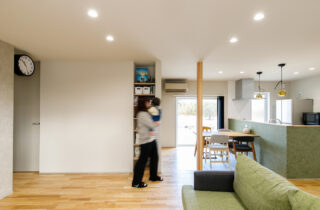 シンプルモダンな外観と家事ラク動線を両立したデザイン平屋 - 中池組 - ダイニング・リビング