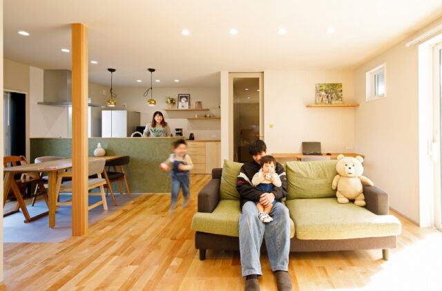 シンプルモダンな外観と家事ラク動線を両立したデザイン平屋 - 中池組 - LDK