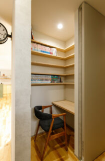 シンプルモダンな外観と家事ラク動線を両立したデザイン平屋 - 中池組 - 書斎