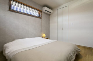 寝室 - 将来の事を考えた、ゆったりとしたユーティリティーな導線の平屋 NEOデザインホーム