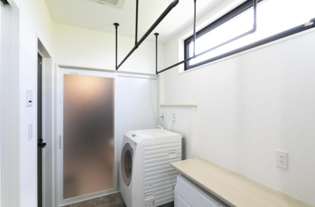 デザイン性と機能性が両立するホテルライクな平屋 - NEOデザインホーム - ランドリールーム