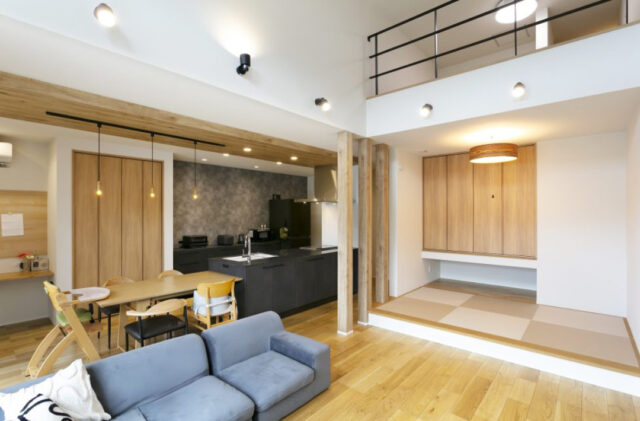 ロフトと吹き抜けで叶えるのびやかな平屋のお家 - ネオデザインホーム - LDK・ロフト