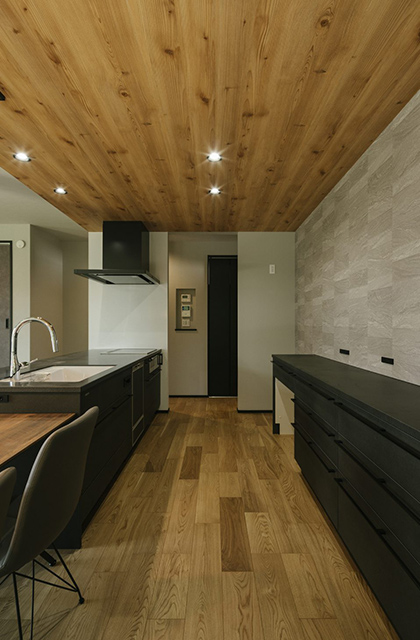 キッチン - 姶良加治木モデルハウス「四季を愉しむピクチャーウィンドウのある平屋」(姶良市) - NEOデザインホーム