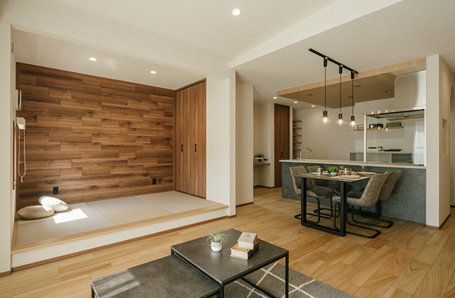 LDK - 鹿屋市寿モデルハウス「黒のガルバリウムと木格子の端正なモダン平屋」(鹿屋市) - NEOデザインホーム