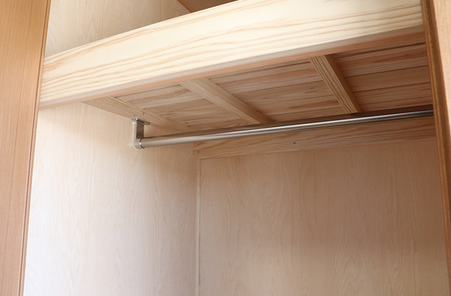 収納 - 天然木材をふんだんに使った内装のコンパクトな平屋 西川建設