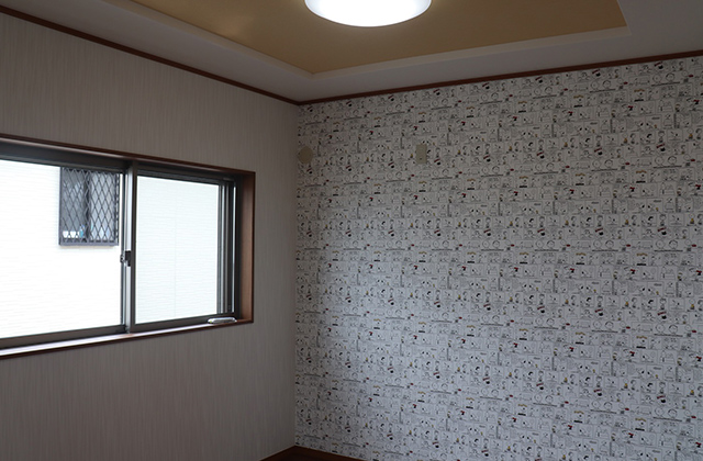 壁紙 - ヒノキを床材に使用した広々リビングが魅力の2階建て 西川建設