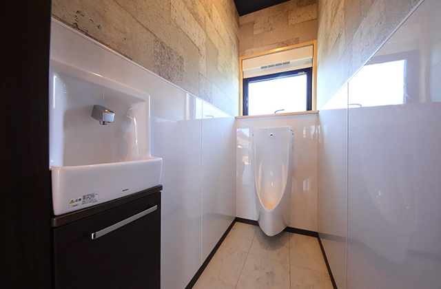 トイレ - かごしま材をふんだんに使用した贅沢な平屋 西川建設