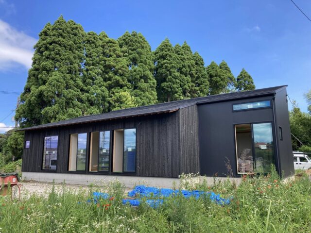 鹿児島市直木町にて「複数世帯でも個と家族を大切に。薪ストーブのある平屋」の完成見学会【9/13,14】