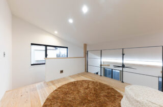 モスグリーン×グレーの外装とロフトで開放感をつくった家事ラク平屋 - おばま工務店 - ロフト